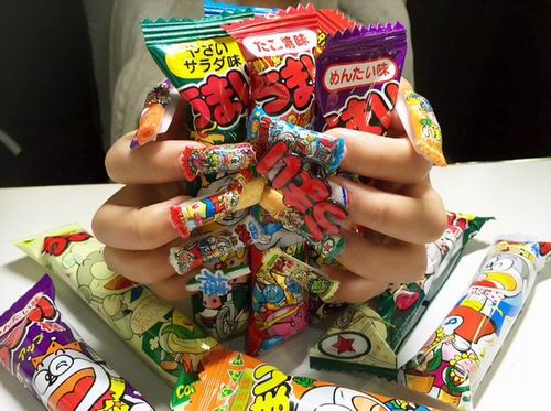 Umaibo Nails: Nail Art yang berbentuk seperti makanan ringan dari Jepang