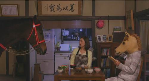 Unik, drama komedi romantis dari Jepang ini berkisah tentang mahasiswi berkepala kuda (5)
