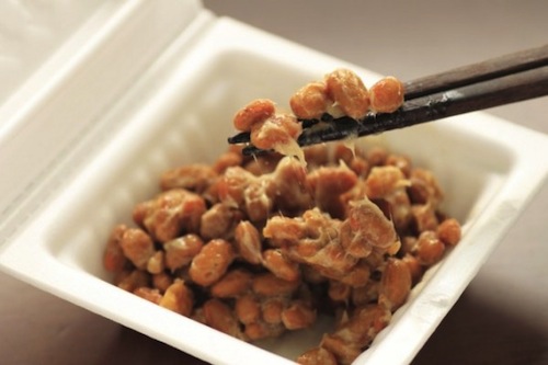 5 Makanan Jepang Yang Tampak Menjijikan Tapi Sebenarnya Lezat - Natto - 4