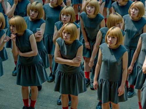 Fotografer Jepang ciptakan 'kloning' dari banyak orang dalam karya-karyanya (1)
