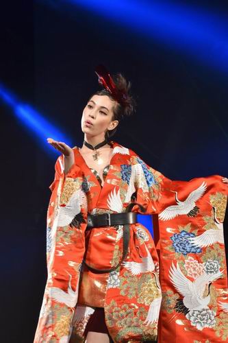 Shun Oguri dan para pemeran Nobunaga Concerto tampil dalam fashion show (3)