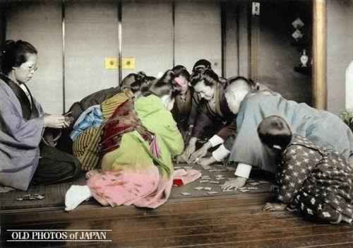 Suasana Tahun Baru pada masa Periode Meiji terangkum dalam foto-foto klasik