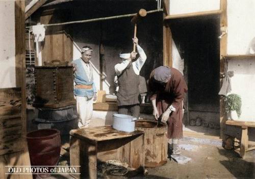 Suasana Tahun Baru pada masa Periode Meiji terangkum dalam foto-foto klasik