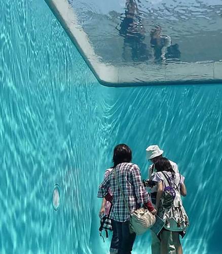 Wow! Kolam renang unik anti basah kini telah hadir di Jepang! (3)