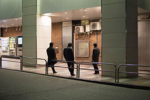 Foto-foto para pekerja malam di Jepang tampilkan sisi lain kehidupan (4)