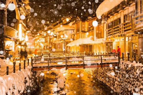 Fotografer Jepang abadikan keindahan hujan salju di Ginzan Onsen (1)