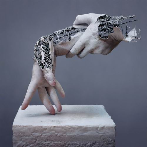 Sugoi! Seniman Jepang kombinasikan seni patung kawat dan seni digital dari tubuhnya! (1)