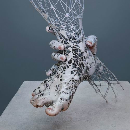 Sugoi! Seniman Jepang kombinasikan seni patung kawat dan seni digital dari tubuhnya! (6)