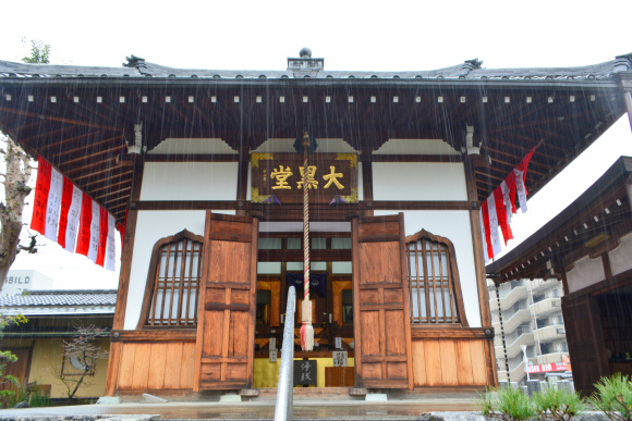 Wah, Kuil di Kyoto ini Memperbolehkan Pengunjungnya Membuat Grafiti di Dalamnya!