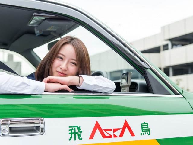 Inilah Supir Taksi Tercantik di Jepang Yang Buat Betah Penumpang (1)