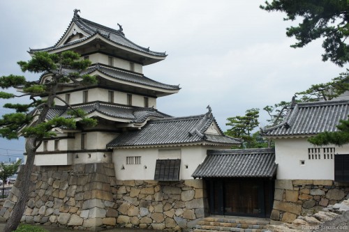 Kastil Takamatsu Simbol Keperkasaan Jepang di Tepi Laut