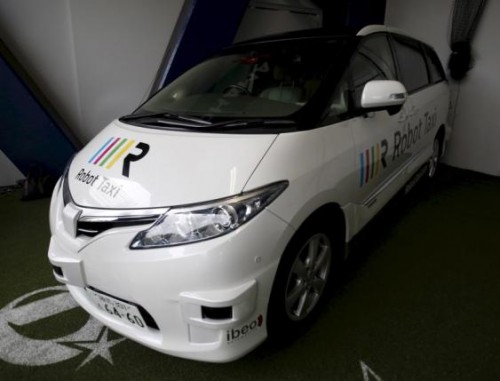 Taksi robot tanpa pengemudi gelar uji coba di Jepang