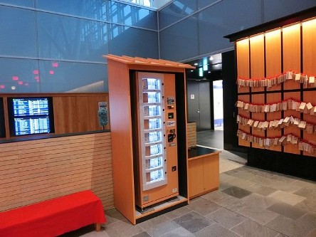 3 Vending Machine Unik yang Hanya ada di Haneda Airport