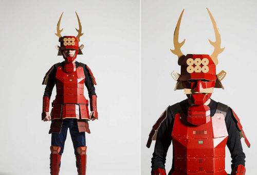 Kostum Samurai Jepang Dari Kardus Yang Unik