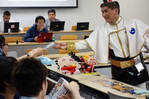 Profesor di Jepang Mengajar Sambil Ber-cosplay 4