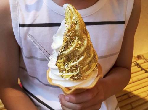 Unik! Di Jepang Ada Es Krim Berlapis Emas Yang Bisa Dimakan!