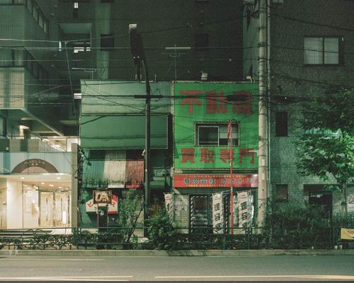 Fotografer Abadikan Suasana Tokyo di Malam Hari (6)