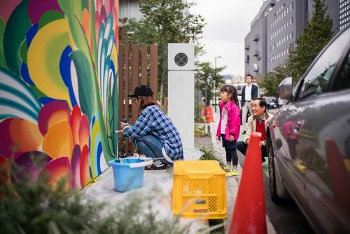 Pulau di Jepang Hiasi Bangunan & Jalanan Dengan Karya Seni (2)