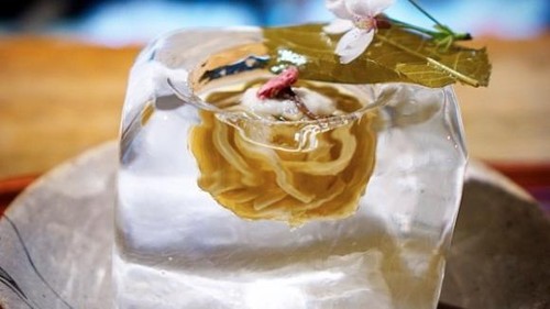 Restoran di Jepang Ini Sajikan Mi dalam Mangkuk Es Batu