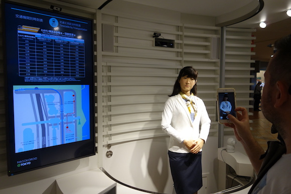 Robot Android Mall Jepang Layani Pengunjung Dalam 3 Bahasa 1