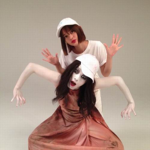 Sadako dan Kayako Gentayangan di Majalah Mode Jepang (4)