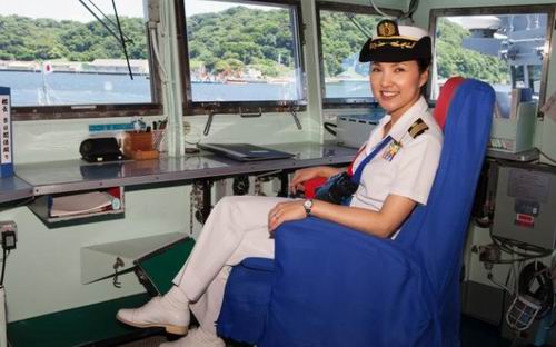 Sugoi! Ini Dia Kapten Kapal Perang Wanita Pertama di Jepang!