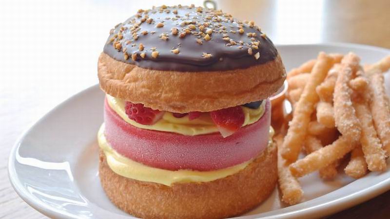 Burger Es Krim Sejukkan Musim Panas di Jepang (2)