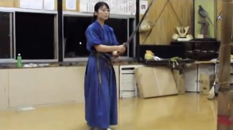 Wanita Jepang Ahli Pedang Ini Menarik Perhatian Banyak Orang