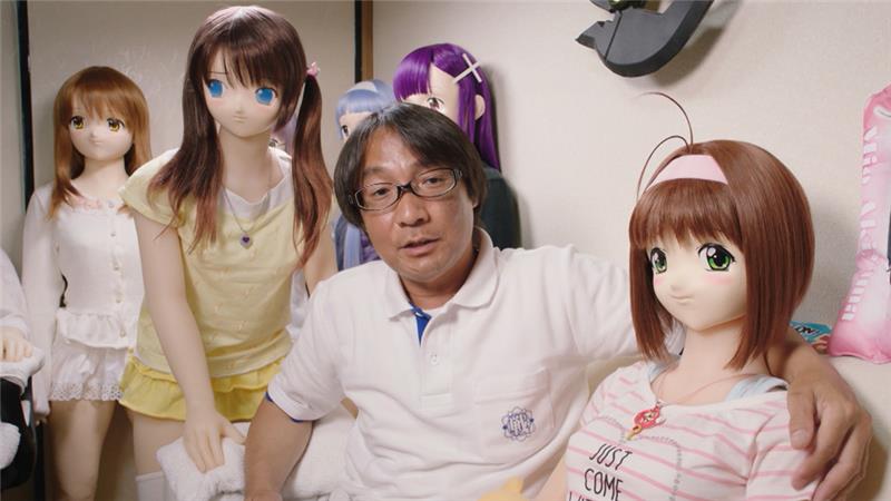 Wow, Pria Jepang Ini Tinggal Dengan Ditemani 17 Boneka!