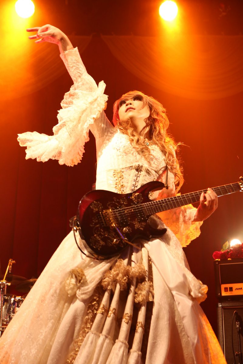 hizaki-gelar-solo-live-pertamanya-di-jepang-1