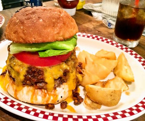 7-tempat-terbaik-di-tokyo-untuk-penggemar-burger-2