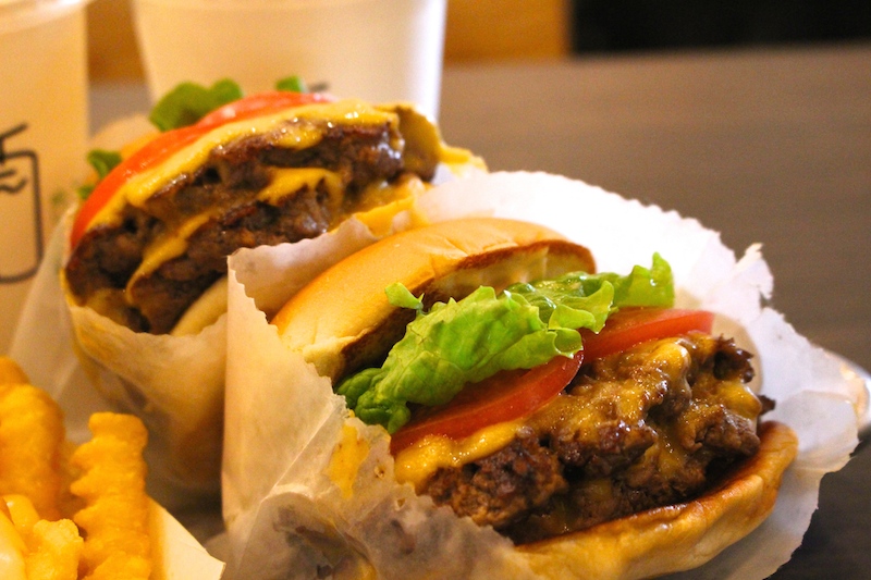 7-tempat-terbaik-di-tokyo-untuk-penggemar-burger-3