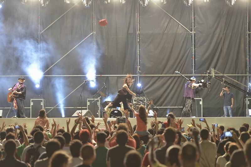 band-art-rock-jepang-kaos-tampil-di-hadapan-15-000-penonton-di-paraguay-6