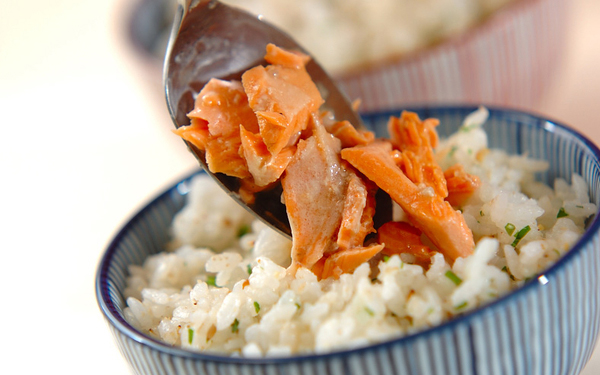 resep-nasi-salmon-saus-mentega-dan-shoyu-makanan-malas-saat-liburan-2