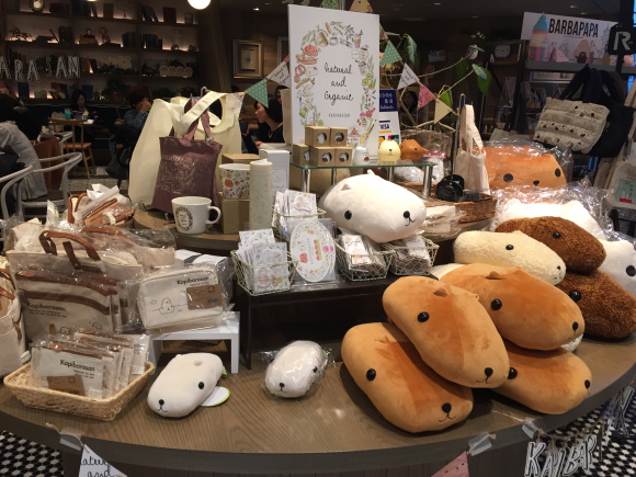 berkunjung-ke-cafe-tema-kapibara-san-x-hands-cafe-di-omotesando-10