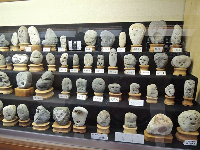 unik-di-jepang-ada-museum-batu-berbentuk-wajah-mirip-manusia-1