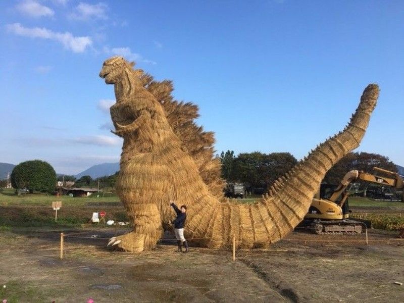 Wow! Patung Godzilla Dari Jerami Berukuran Raksasa Muncul di Jepang!