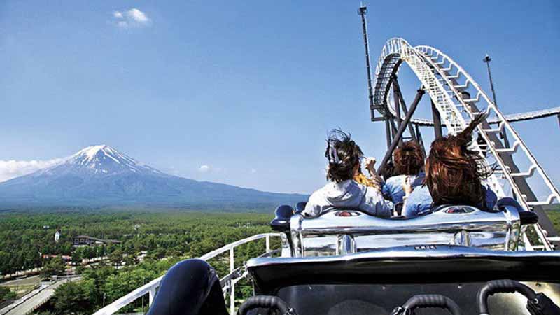 Ingin Uji Nyali? Cobalah 7 Wahana Ekstrem di Fuji-Q Highland Ini!