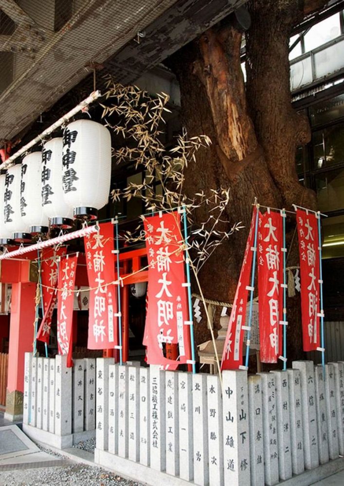 Pohon Berumur 700 Tahun di Stasiun Kereta Jepang Tidak Bisa Ditebang, Ini Alasannya