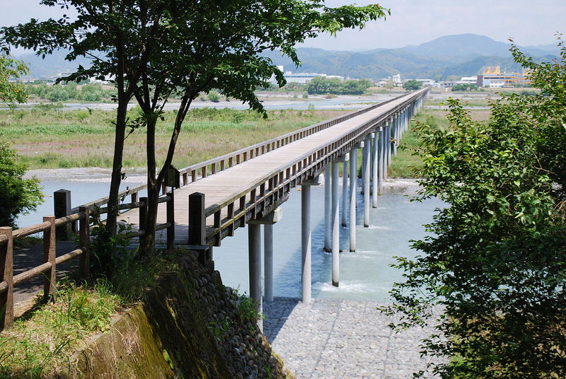 jembatan kayu terpanjang