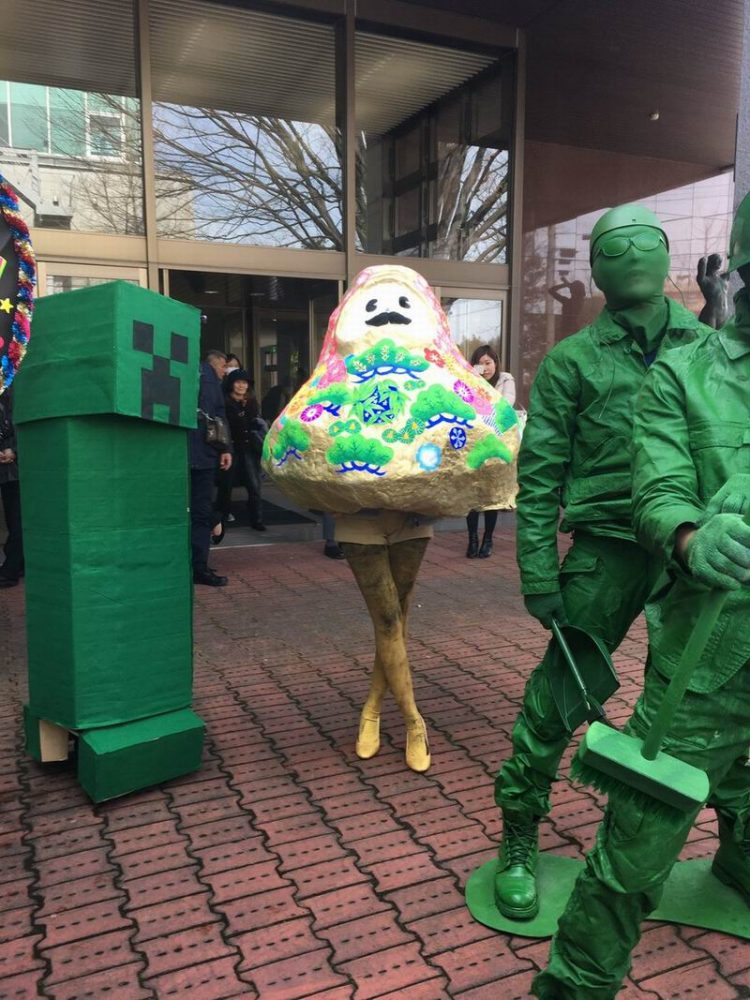 Gokil, Perayaan Kelulusan di Jepang Kembali Tampilkan Cosplayer Unik!