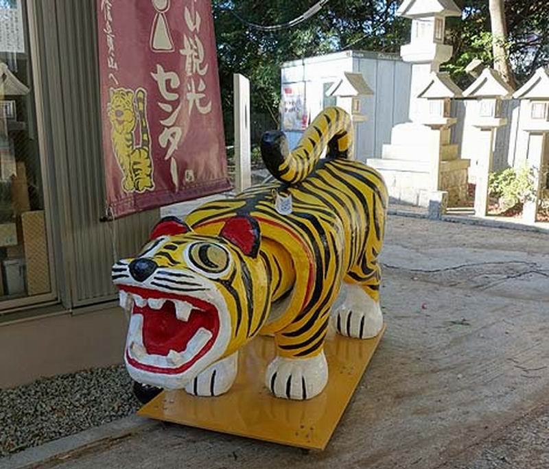 Aneka Patung Harimau di Jepang Dari Yang Unik Hingga Lucu