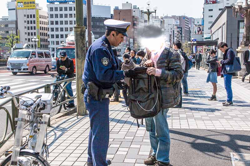 Kena Random Check Polisi di Jepang? Ini Yang Harus Kalian Lakukan!