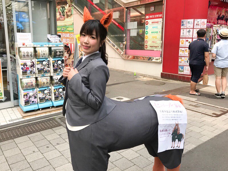 Cosplayer Jepang Ini Jadi Viral di Akihabara Karena Kostumnya