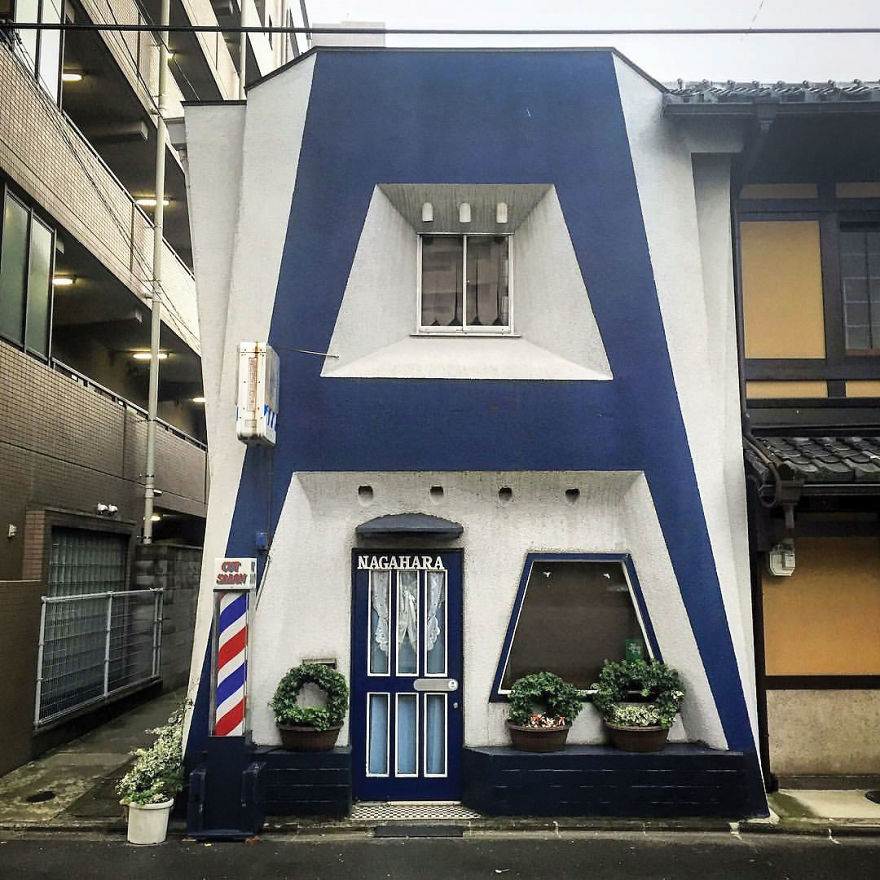 Foto-foto Bangunan di Jepang Yang Berukuran Kecil Tapi 