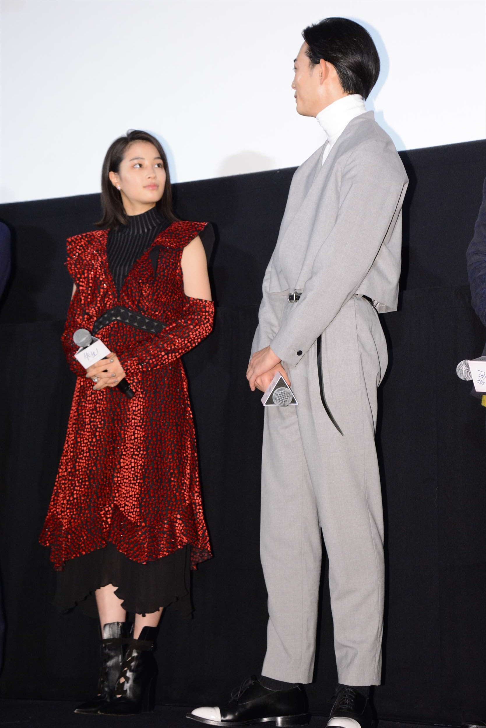 Suzu Hirose Melakukan Hal Terlarang Sebelum Adegan Berciuman