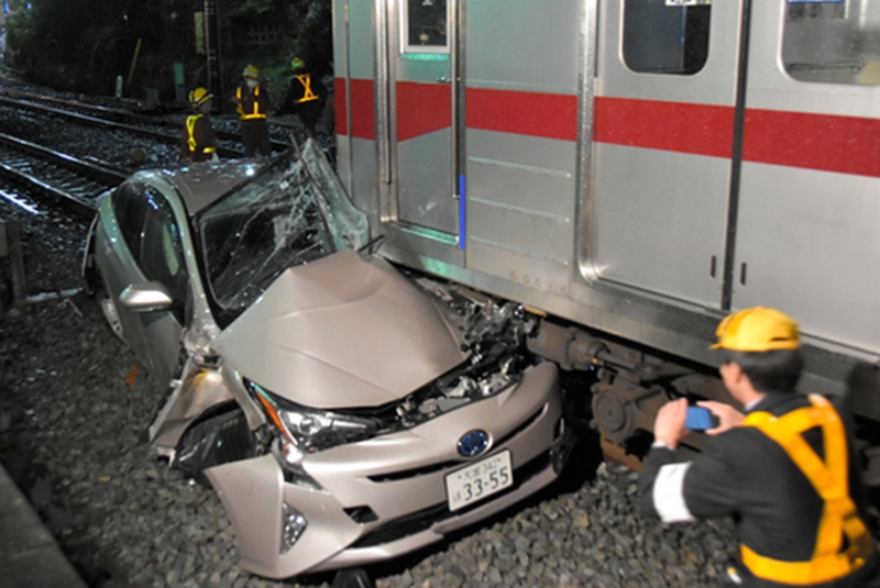 Kecelakaan Lalu Lintas Antara Mobil dan Kereta Hambat Operasi Kereta di Tokyo