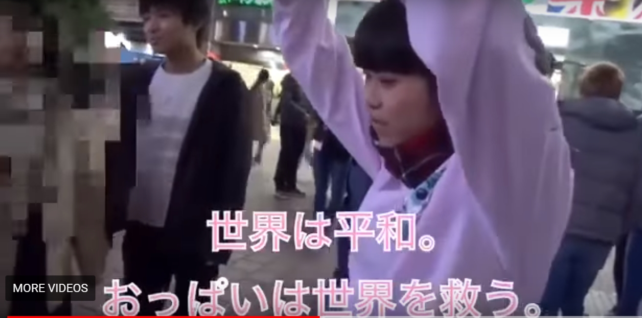 [NSFW] Seorang Wanita Melakukan Gerakan Free Breast di Stasiun Shibuya