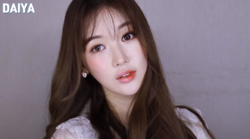 YouTuber Korea  Bandingkan Perbedaan Gaya  Make  Up  Di 