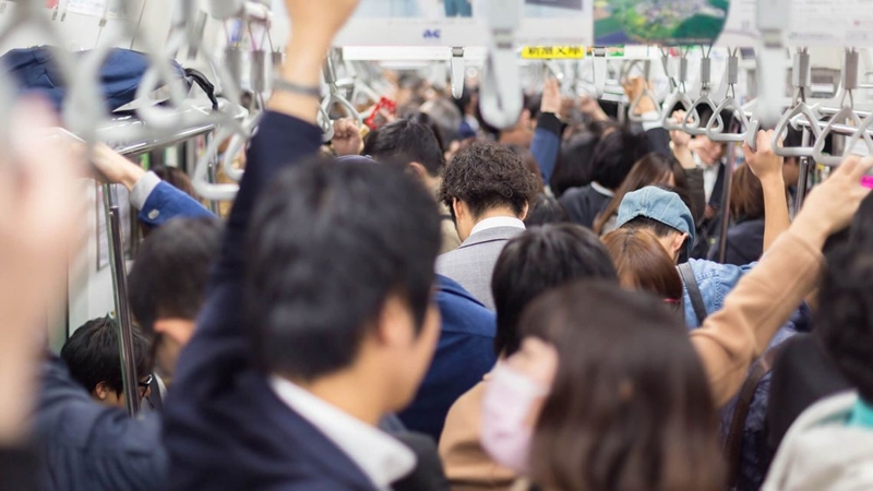 Drama Kehidupan Sehari-Hari Orang Jepang Di Dalam Kereta